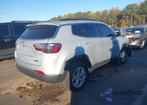 2024 Jeep Compass Latitude 4X4 from USA, damaged, VIN 3C4NJDBN1RT115645